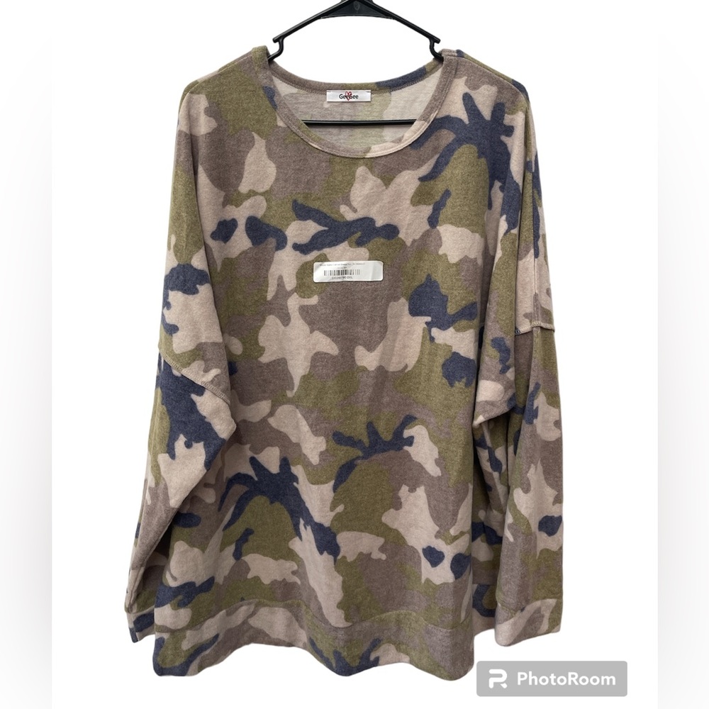 NWT-GeeGee Camo Dolmen Sleeve Top